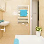With 2 Bathrooms- 5 Minutes From Old Town - 102 M2