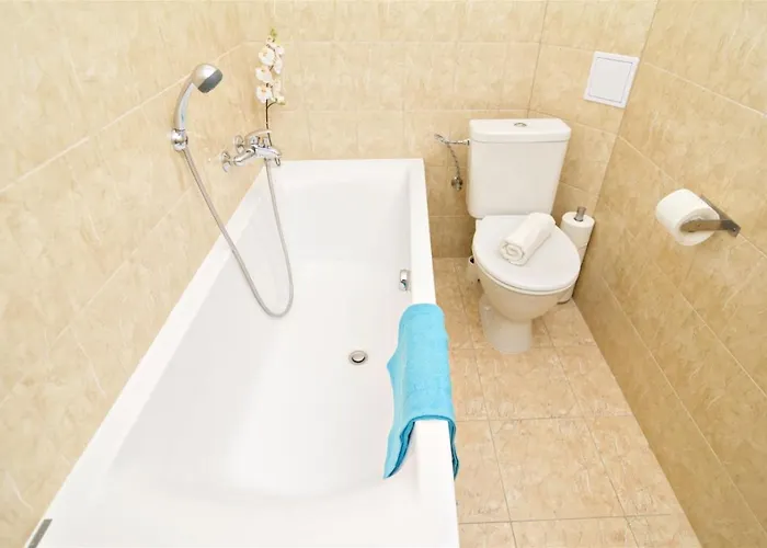 With 2 Bathrooms- 5 Minutes From Old Town - 102 M2 Appartement