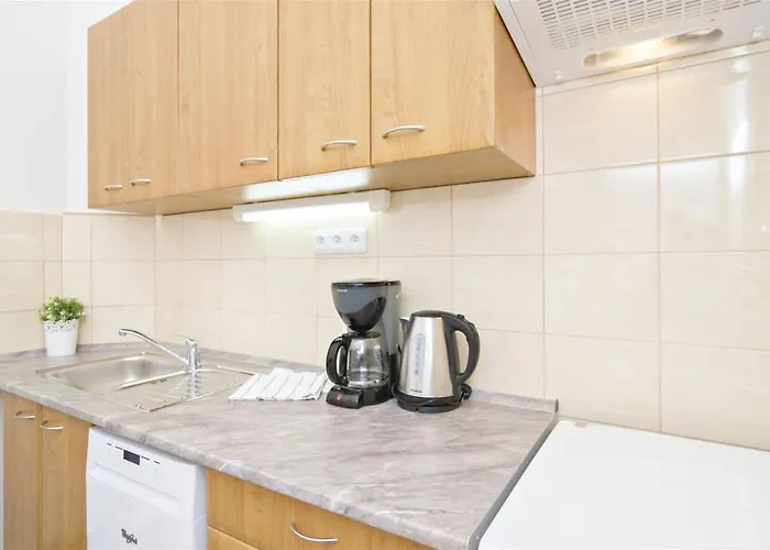 With 2 Bathrooms- 5 Minutes From Old Town - 102 M2