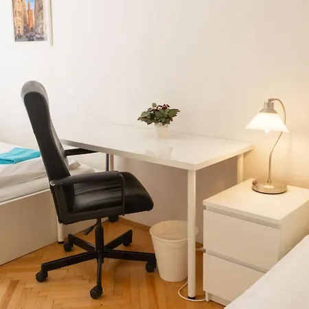 דירה Apartments 5 Minutes Walk From Old Town - 102 M2 W Balcony, View, Shower Plus Bath פראג