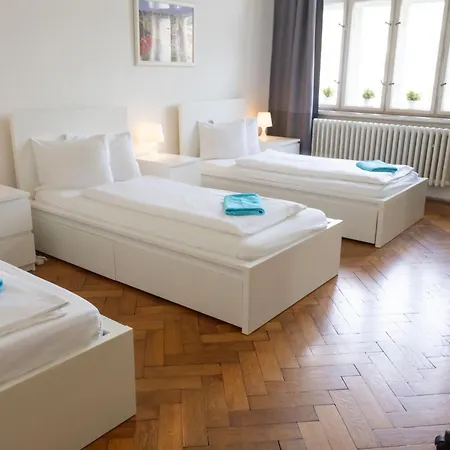 Apartments 5 Minutes Walk From Old Town - 102 M2 W Balcony, View, Shower Plus Bath פראג