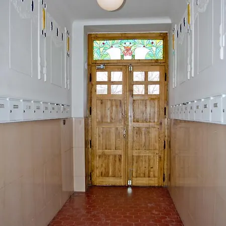 Апартаменты With 2 Bathrooms- 5 Minutes From Old Town - 102 M2 Прага