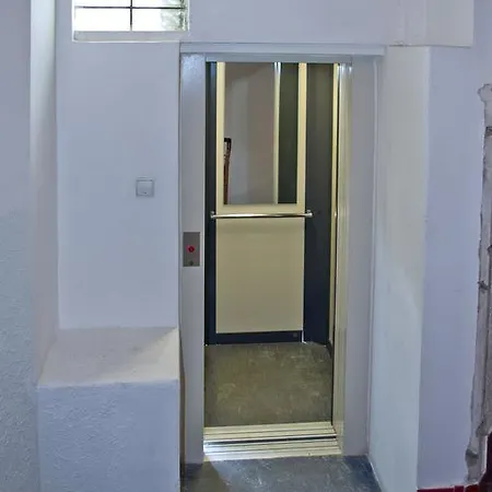 With 2 Bathrooms- 5 Minutes From Old Town - 102 M2 Praha