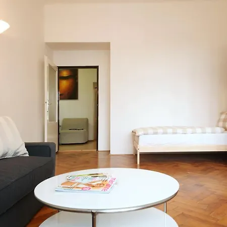With 2 Bathrooms- 5 Minutes From Old Town - 102 M2 Прага