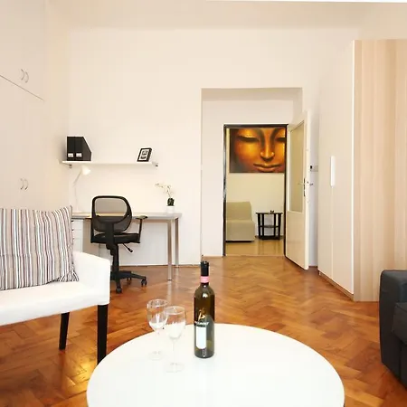 Апартаменты With 2 Bathrooms- 5 Minutes From Old Town - 102 M2