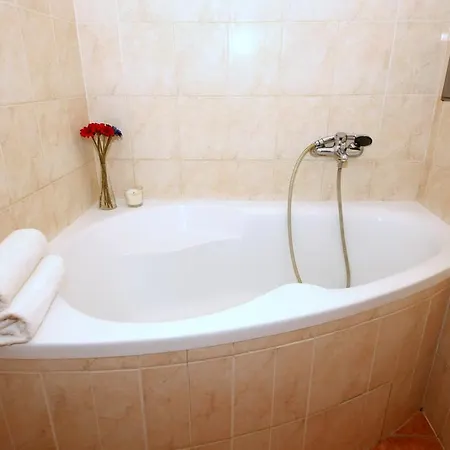 With 2 Bathrooms- 5 Minutes From Old Town - 102 M2 Прага