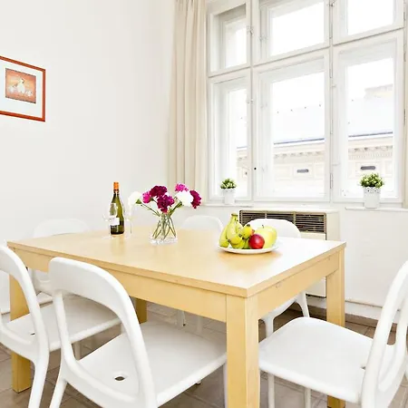 With 2 Bathrooms- 5 Minutes From Old Town - 102 M2 Прага
