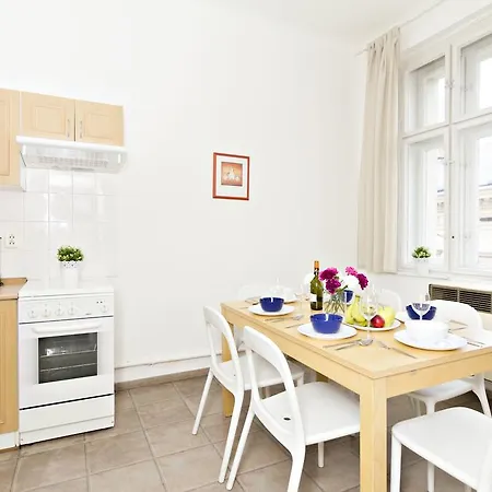 Апартаменты With 2 Bathrooms- 5 Minutes From Old Town - 102 M2