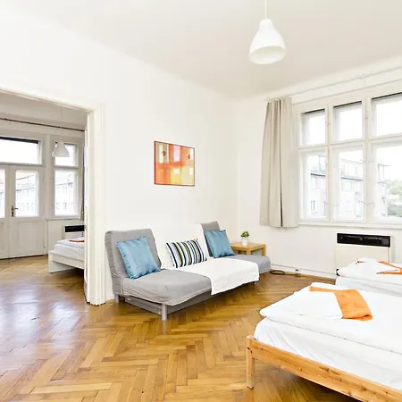 With 2 Bathrooms- 5 Minutes From Old Town - 102 M2 براغ