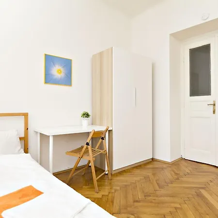 With 2 Bathrooms- 5 Minutes From Old Town - 102 M2 Прага
