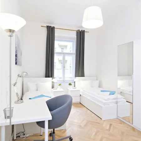 With 2 Bathrooms- 5 Minutes From Old Town - 102 M2 Прага