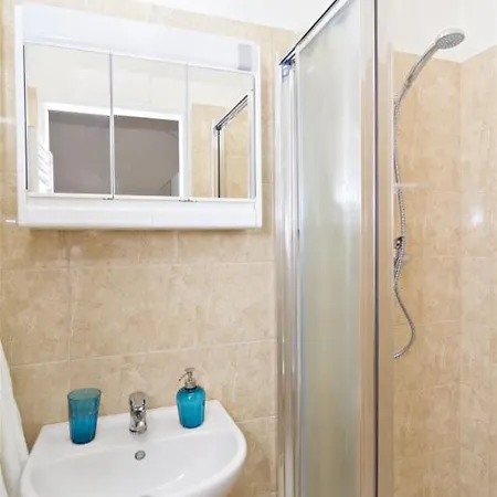 Apartments 5 Minutes Walk From Old Town - 102 M2 W Balcony, View, Shower Plus Bath *