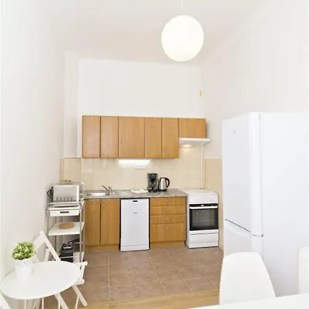 With 2 Bathrooms- 5 Minutes From Old Town - 102 M2 * Прага