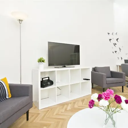 Апартаменты With 2 Bathrooms- 5 Minutes From Old Town - 102 M2 Прага