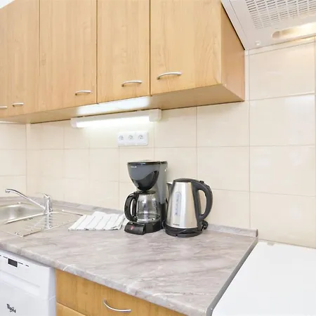 Apartments 5 Minutes Walk From Old Town - 102 M2 W Balcony, View, Shower Plus Bath
