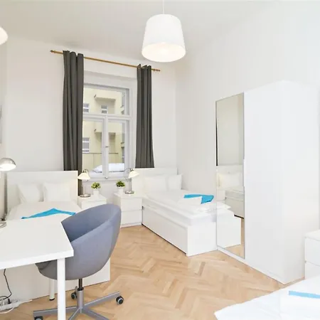 With 2 Bathrooms- 5 Minutes From Old Town - 102 M2 * Прага