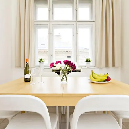 With 2 Bathrooms- 5 Minutes From Old Town - 102 M2 Апартаменты Прага