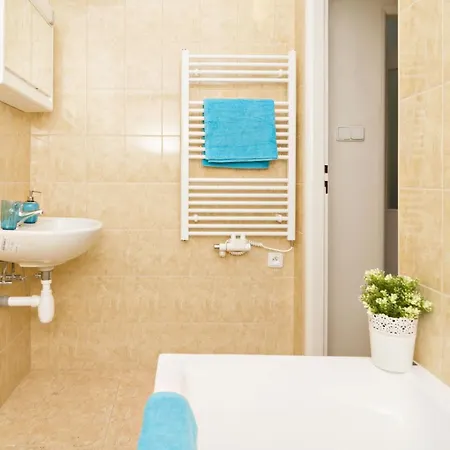 Apartments 5 Minutes Walk From Old Town - 102 M2 W Balcony, View, Shower Plus Bath