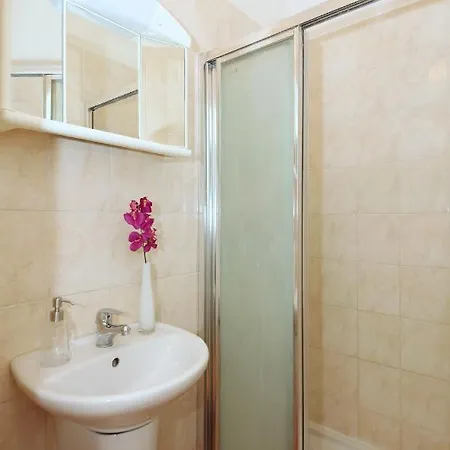 With 2 Bathrooms- 5 Minutes From Old Town - 102 M2 Прага