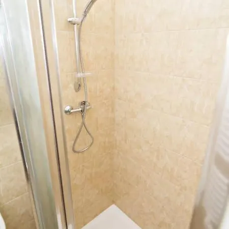 With 2 Bathrooms- 5 Minutes From Old Town - 102 M2 * Praga